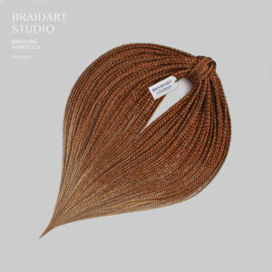 Комплект косичек с переходом от темно-рыжего в русый кончик.